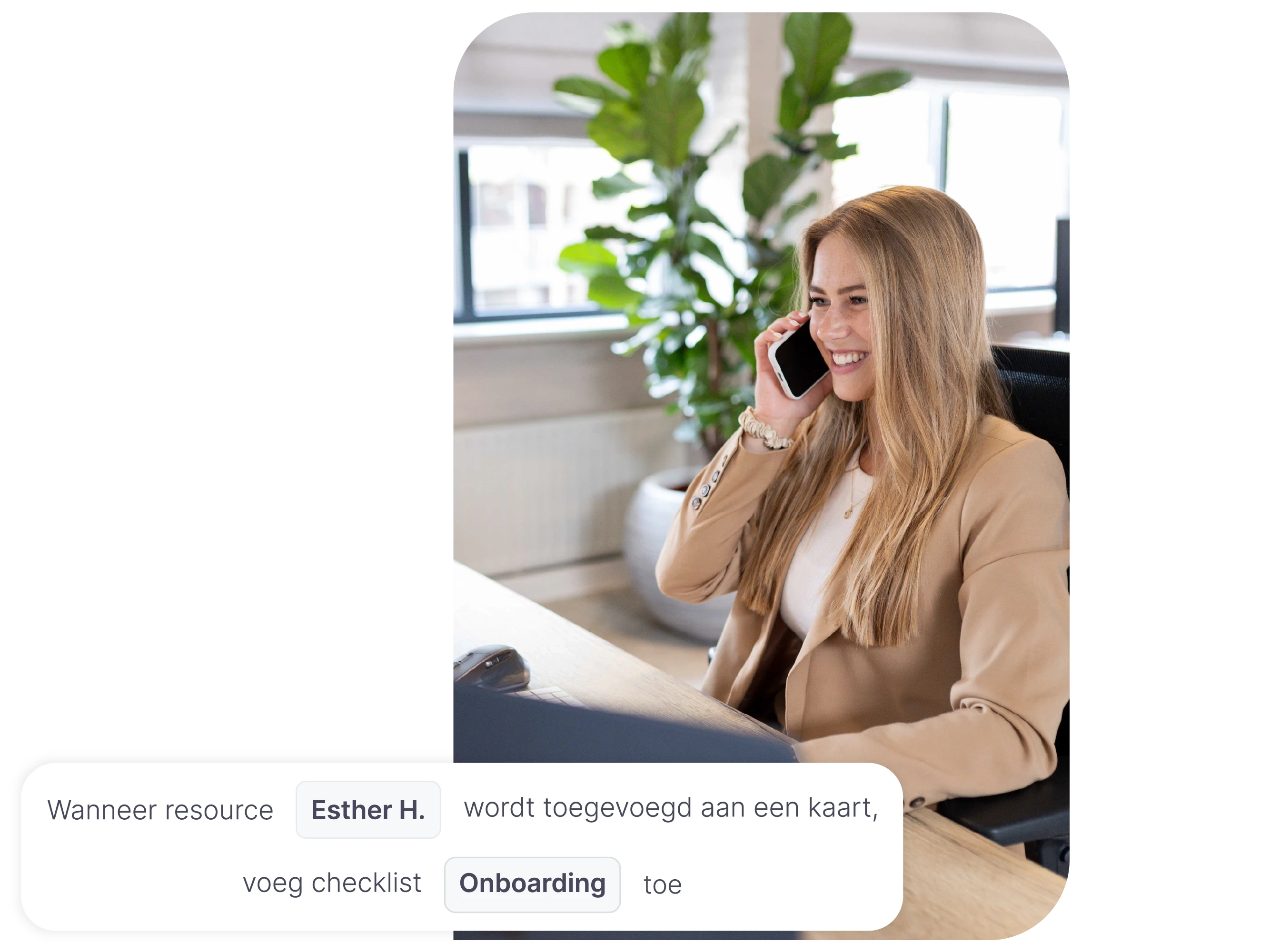 vPlan HR: Een vPlan-medewerker die aan het bellen is, met daarbij een automatisering.